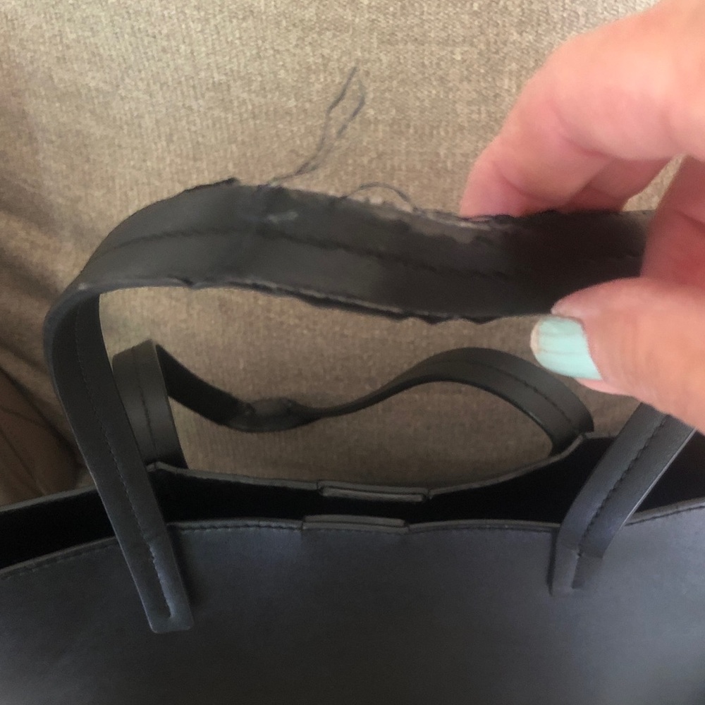 Classic Black Tote Bag - Sleek Everyday Carry - Picture 4 of 6